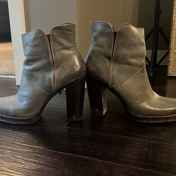 Size 10 John Fluevog washed green boots - Picture 5 of 8